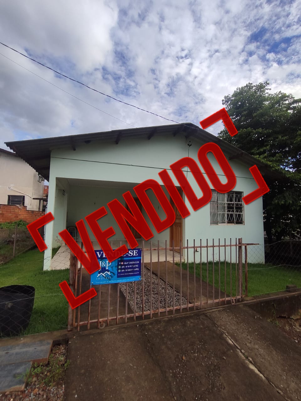 UMA LINDA CASA LOCALIZADA NO BAIRRO BOM JESUS.